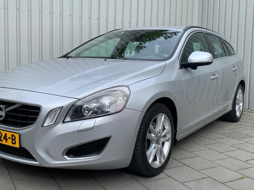 Volvo V60 1.6 D2 Summum|Automaat|Navigatie|Climate Control|, Auto's, Volvo, Gebruikt, Zwart, 4 cilinders, Leder