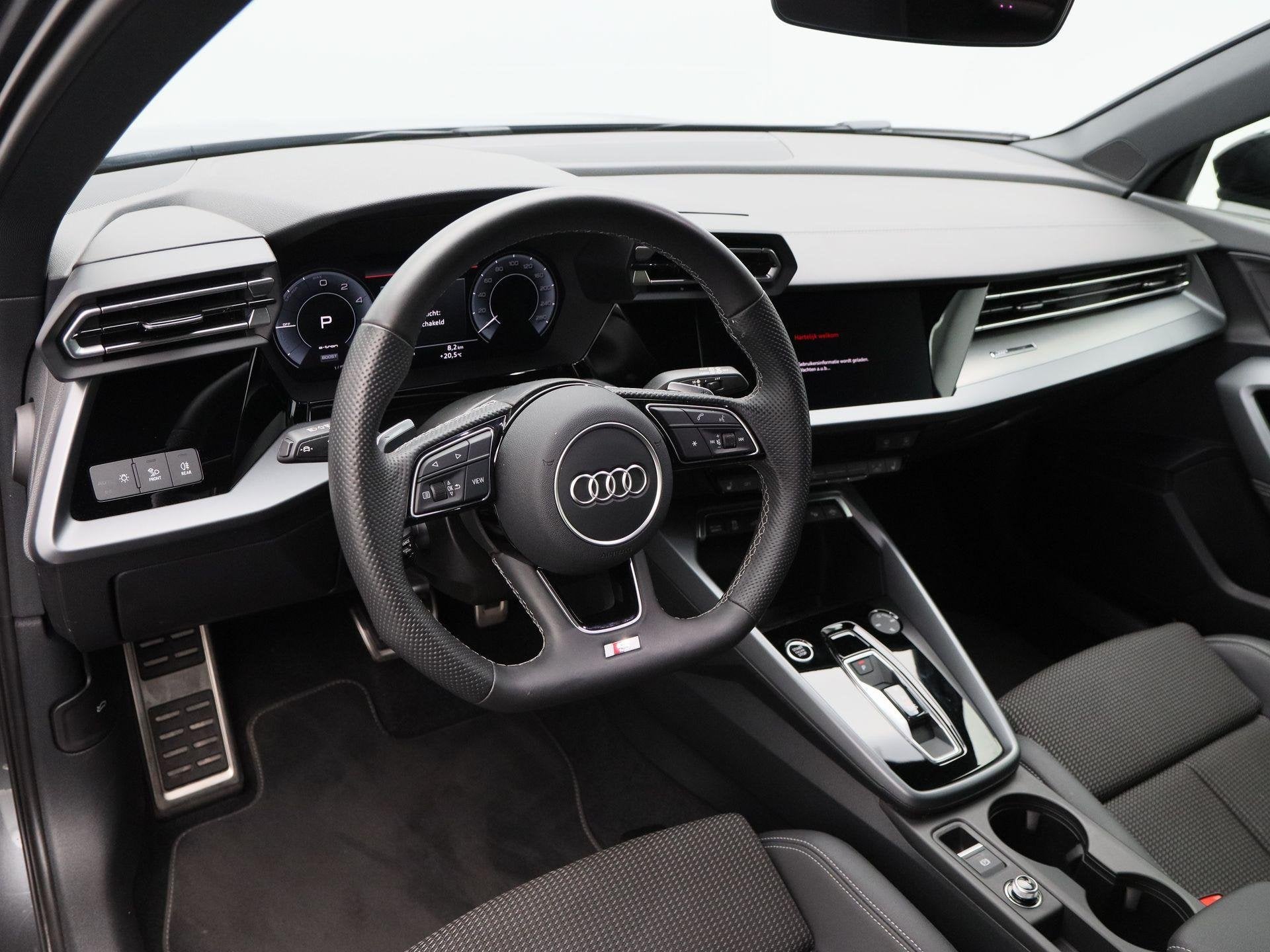 Audi A3 Sportback 45 TFSi e 272 Pk S-line Competition | Stoe, Auto's, 4 cilinders, Leder en Stof, 26 kWh, Hybride Elektrisch/Benzine