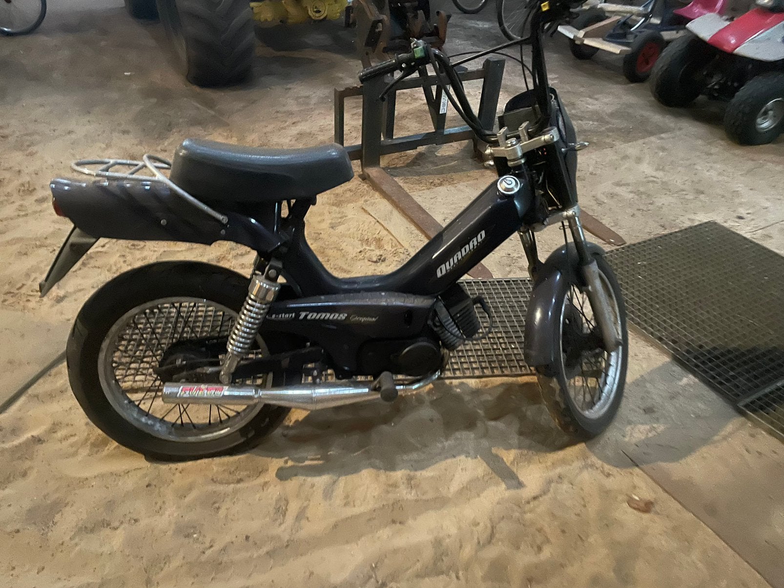 Tomos quadro 50 cc, Fietsen en Brommers, Ophalen, Maximaal 45 km/u, Zo goed als nieuw, Quadro