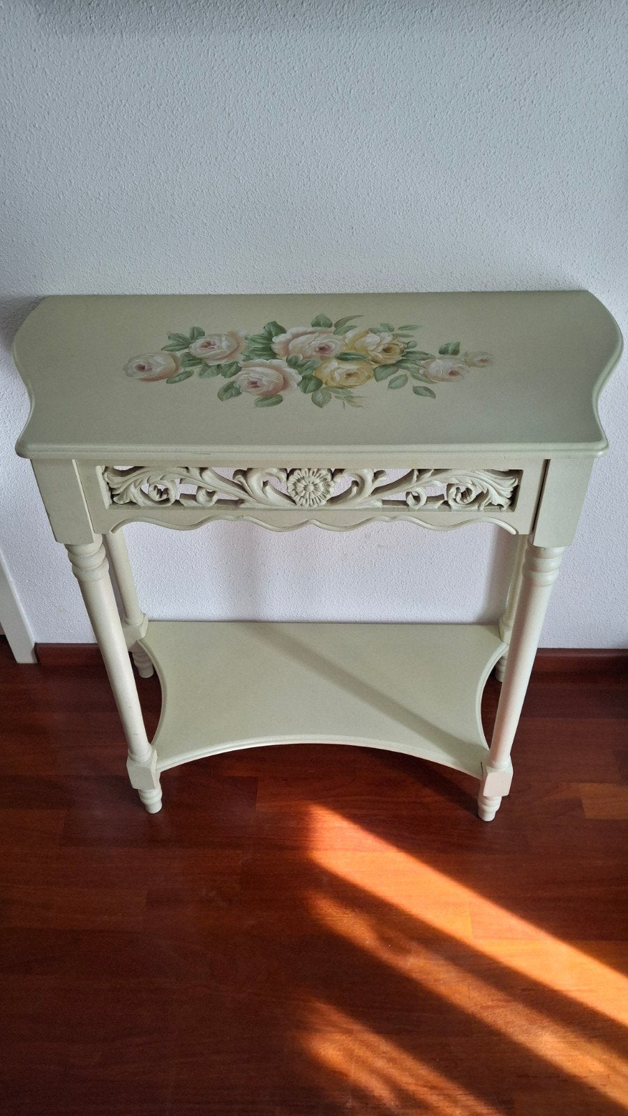 Decoratieve sidetable in brocante stijl met bloemmotief, Ophalen, 50 tot 100 cm, Zo goed als nieuw, Overige vormen