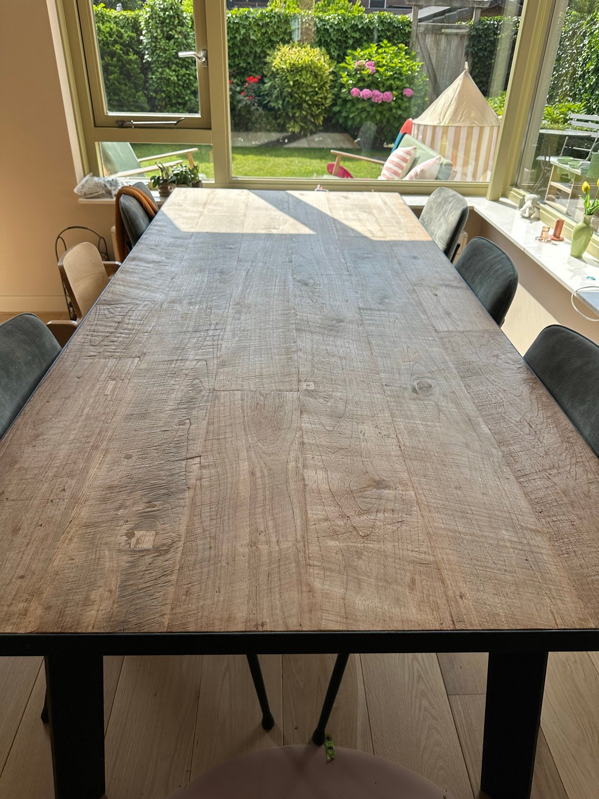 Robuuste eettafel van gerecycled teak met metalen onderstel, Ophalen, Gebruikt, 200 cm of meer, 50 tot 100 cm