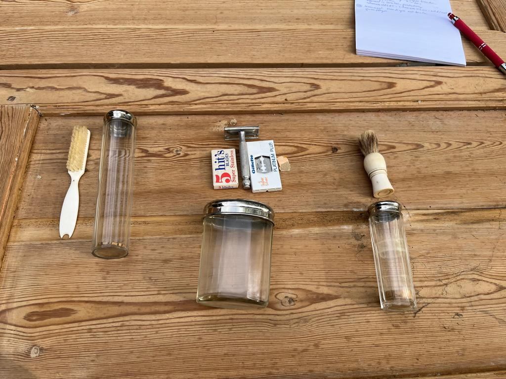 3 Glazen flesje met scheergerei kapperszaak spullen, Antiek en Kunst, Antiek | Gereedschap en Instrumenten, Ophalen of Verzenden