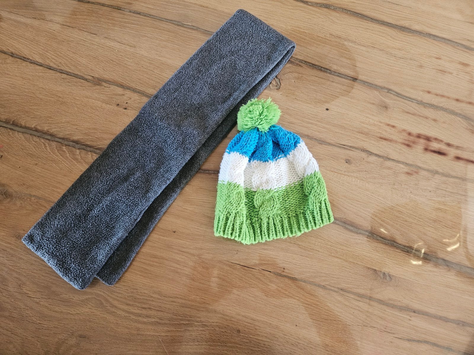 gratis sjaal en muts baby/peuter, 134 t/m 140, Gebruikt, Jongen of Meisje, Ophalen of Verzenden
