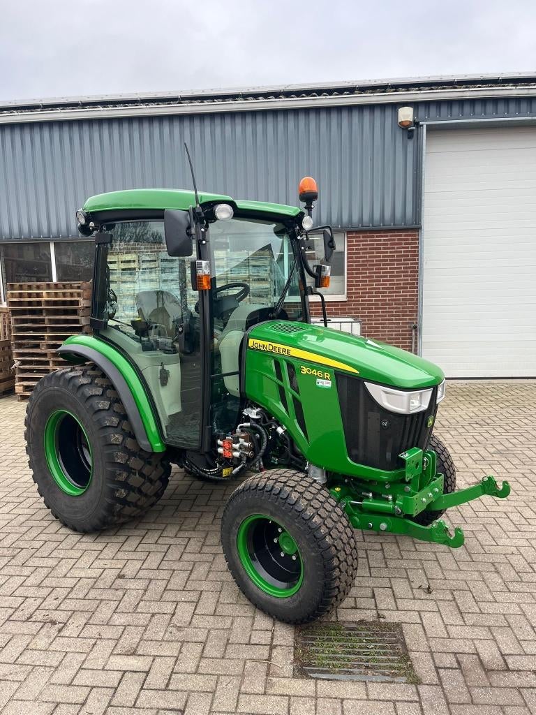 John Deere 3046R, Zakelijke goederen, Agrarisch | Werktuigen, Overige typen, Ophalen