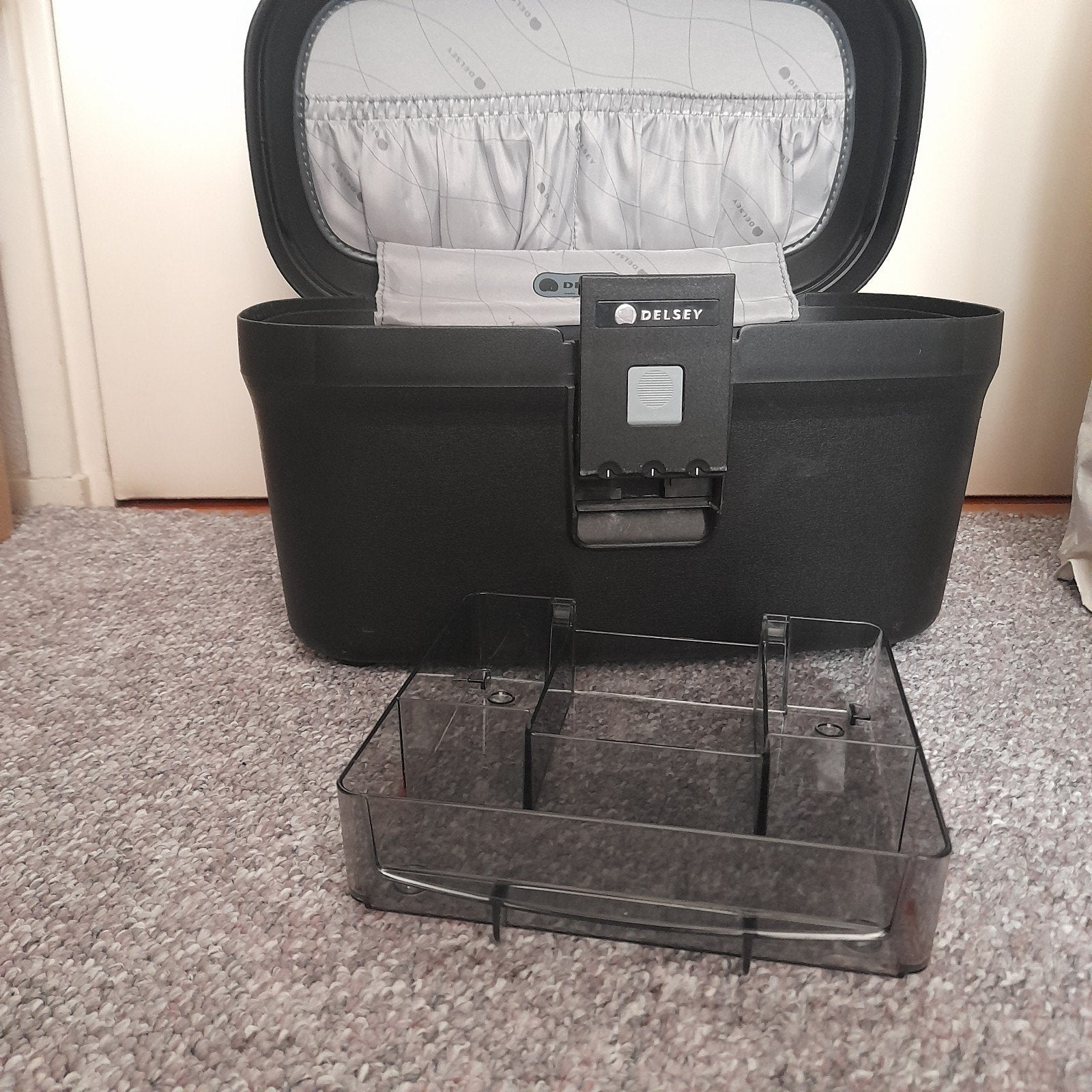 Hard - beauty case Delsey, Ophalen, Zwart, Met slot, Zo goed als nieuw