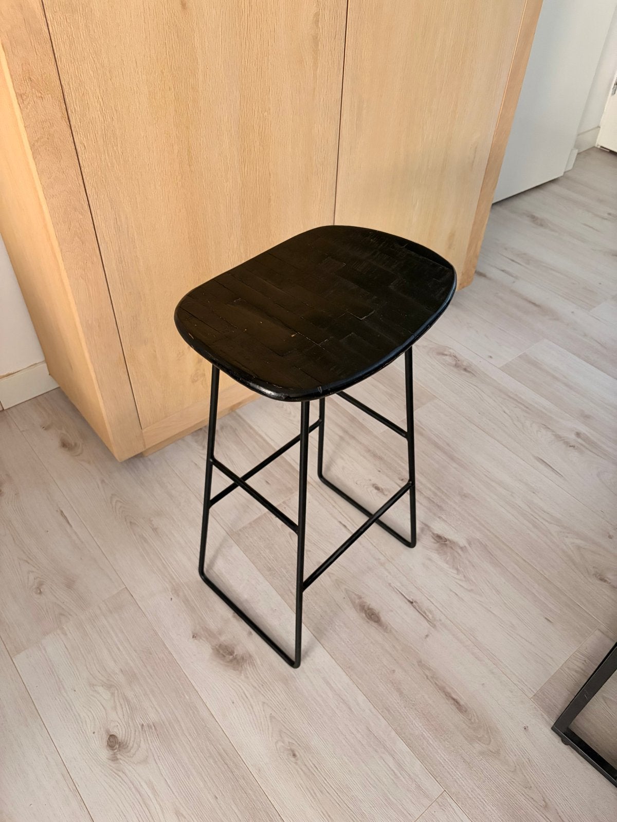 6 Zwarte barkrukken met metalen onderstel, Huis en Inrichting, Ophalen, 60 tot 90 cm, Hout, Gebruikt