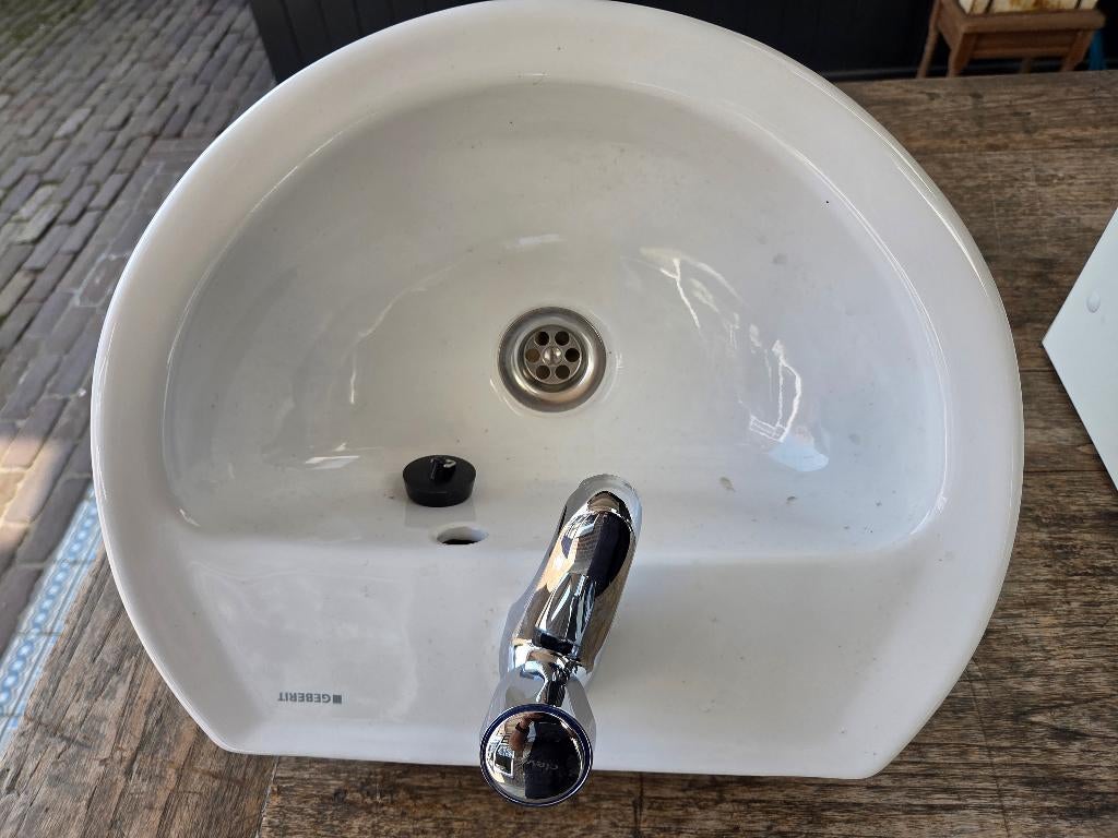 Geberit wastafel voor wc met kraan, Doe-het-zelf en Verbouw, Sanitair, Ophalen, Nieuw, Wastafel