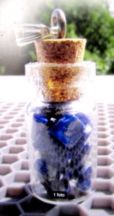 25x12mm glazen hanger flesje met lapis lazuli., Sieraden, Tassen en Uiterlijk, Nieuw, Ophalen of Verzenden, Met edelsteen, Glas of Kristal