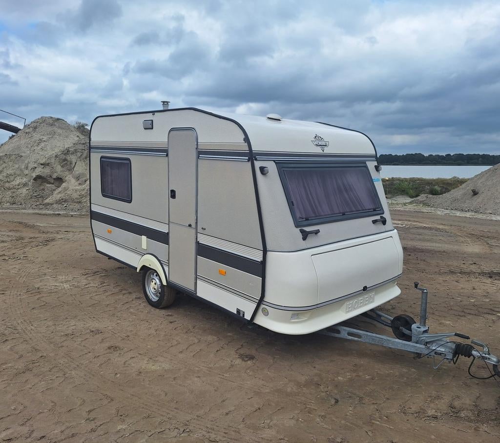 Hobby 370 geheel compleet en met voortent, Standaardzit, Hobby, Omvormbare zithoek, Tot en met 3