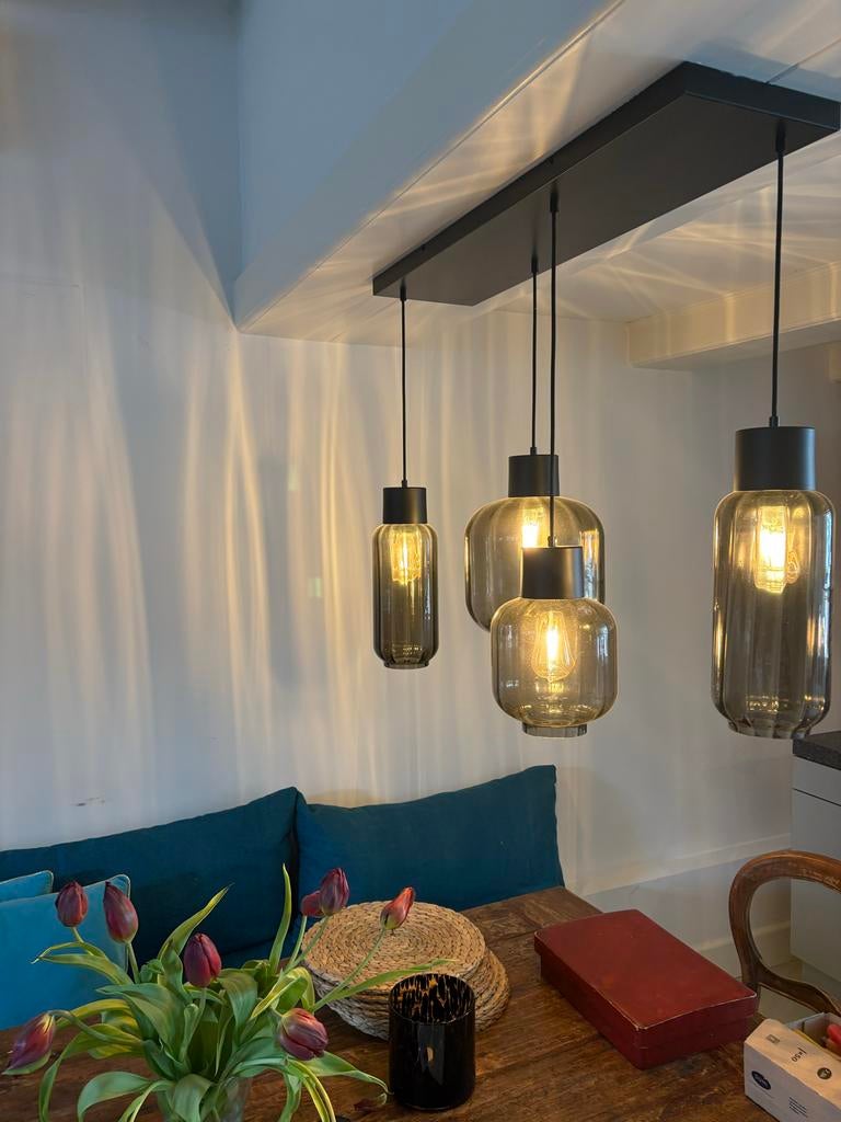 Moderne hanglamp 4-lichts voor eettafel - Zo goed als nieuw, Huis en Inrichting, Ophalen of Verzenden, Zo goed als nieuw, Glas