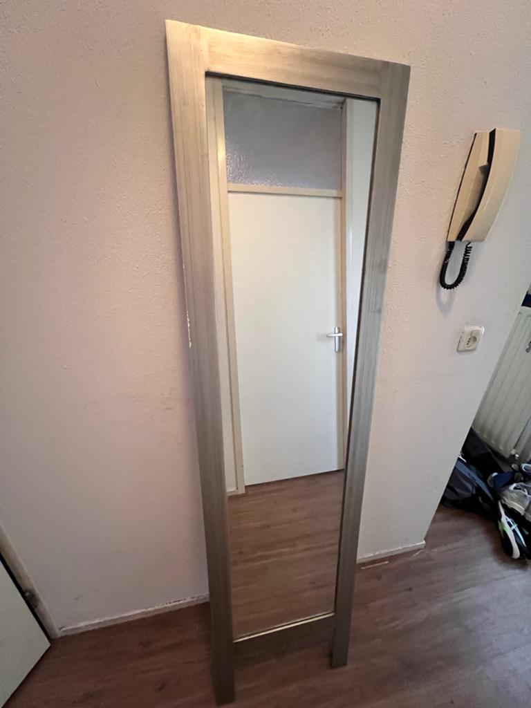 Grote staande spiegel met zilverkleurige lijst, Ophalen, Minder dan 50 cm, Gebruikt, 150 tot 200 cm