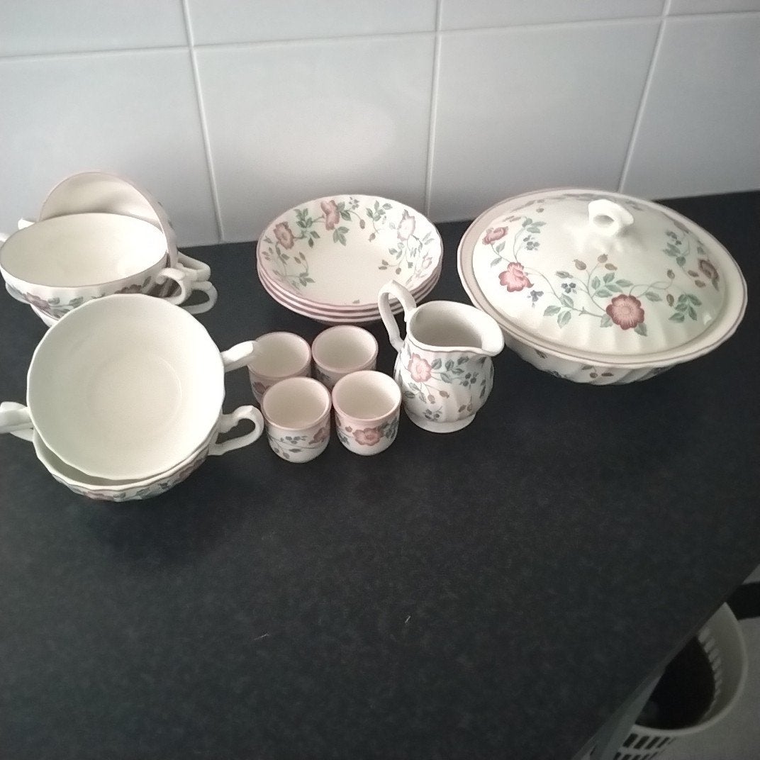 Churchill  briar rose servies, Overige typen, Ophalen of Verzenden, Zo goed als nieuw, Overige stijlen