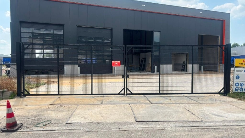 T.E.A.B. DUBBELE DRAAIPOORT 10 METER, Ophalen, Met poort, Dubbelstaafmat hekwerk, Zo goed als nieuw