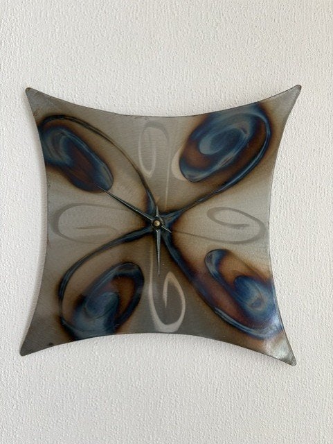 Unieke metalen wandklok...gesigneerd, Antiek en Kunst, Ophalen of Verzenden