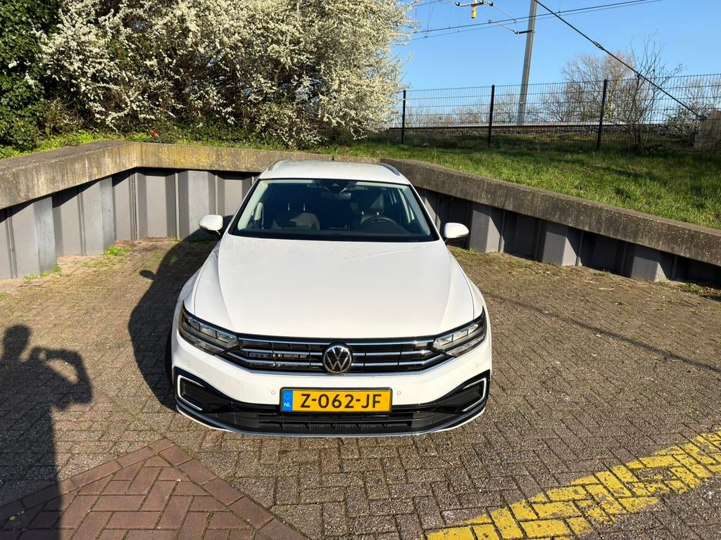Volkswagen Passat 1.4 TSI Phev 273pk 6-DSG 2020 Wit, Auto's, Volkswagen, Wit, Plug-in hybride, 1600 kg, Geïmporteerd