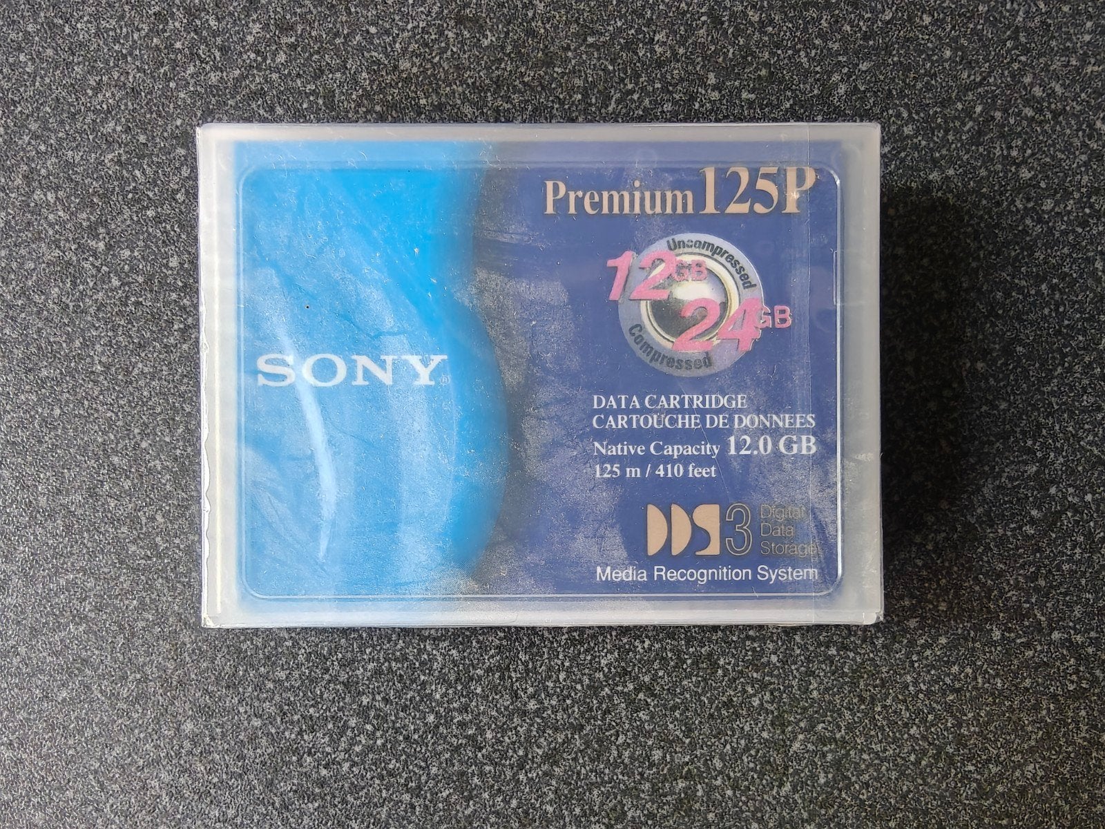Nieuwe Sony DGD125P Data Cassette 12GB, Ophalen, Overige genres, 1 bandje, Met bewaardoos, rek of koffer