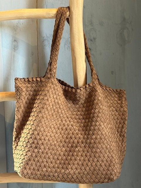 NIEUW PRACHTIGE GEVLOCHTEN SCHOUDERTAS shopper bruin suedine, Bruin, Nieuw, Ophalen of Verzenden, Nvt
