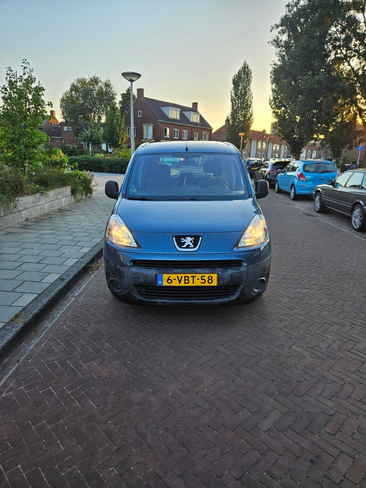 Peugeot Partner 1.6 Hdif 66KW 120 L1 2PL 2009, Auto's, Bestelauto's, Voorwielaandrijving, Stof, 4 cilinders, Blauw