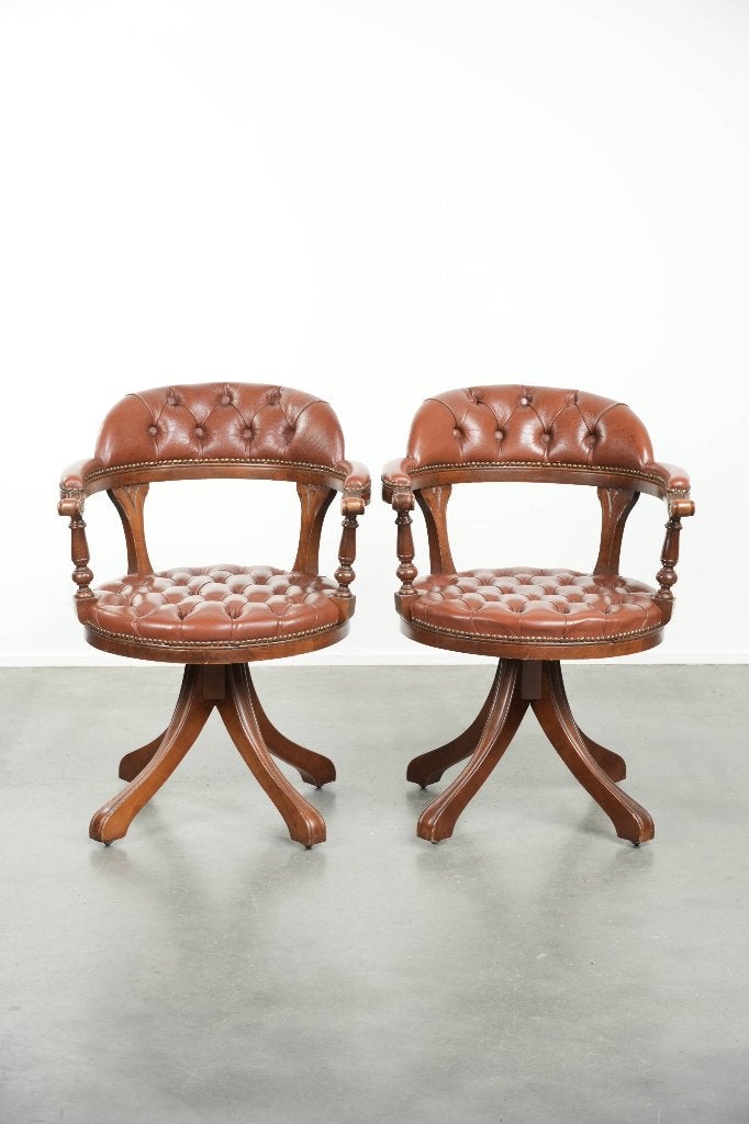 Set van 2 rundleren Engelse chesterfield bureaustoelen, Ophalen, Gebruikt, Bruin, .