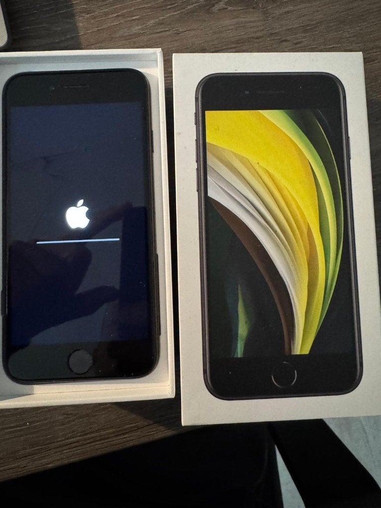 iPhone SE (2020) Zwart - 64GB - Incl. doos en oplader, Gebruikt, Zwart, Ophalen of Verzenden, 87 %