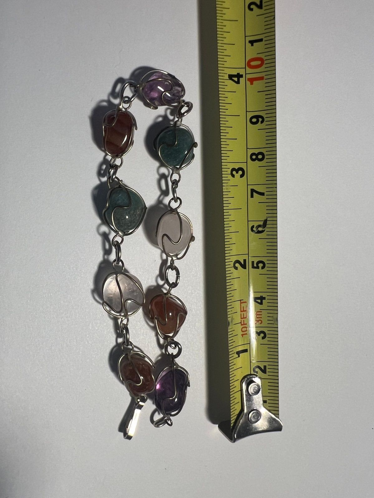 Armband met diverse edelstenen en zilverkleurige schakels, Overige materialen, Gebruikt, Overige kleuren, Ophalen of Verzenden