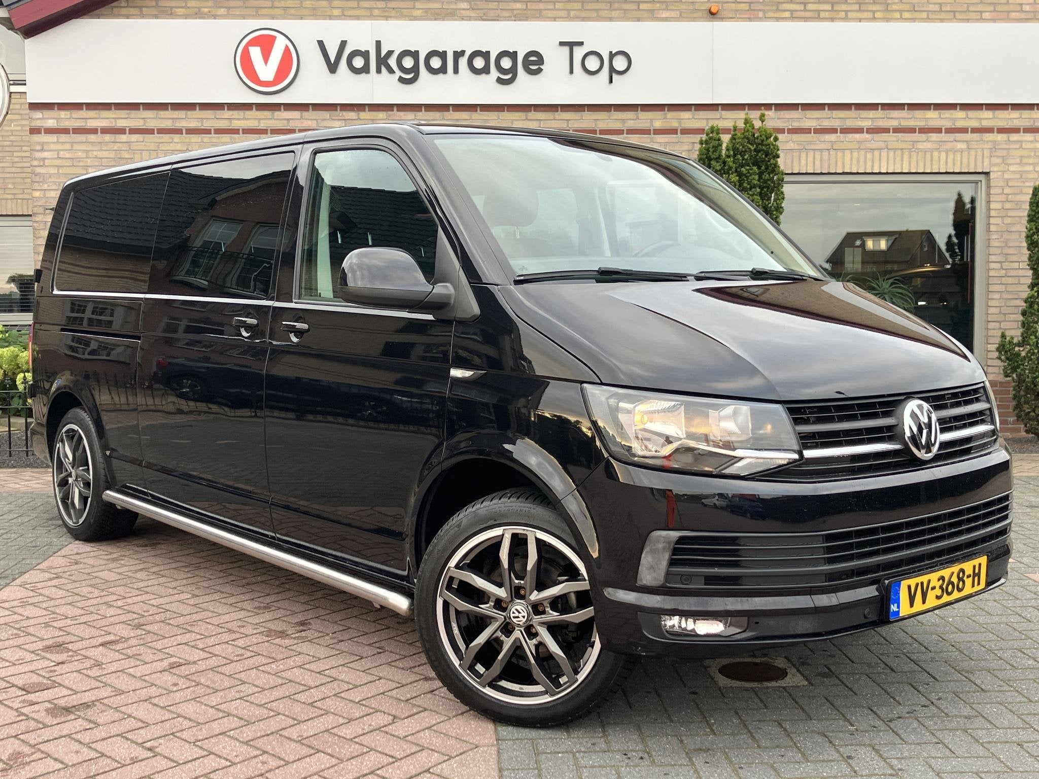 Volkswagen Transporter 2.0 TDI L2H1 DC Highline | Trekhaak |, Euro 5, Gebruikt, Zwart, 4 cilinders