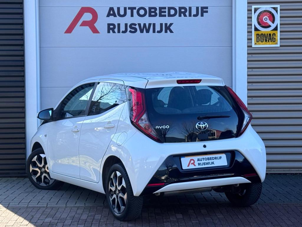 Toyota Aygo 1.0 VVT-i x-joy Navi/Camera/Xenon, Auto's, Voorwielaandrijving, Gebruikt, Euro 6, 4 stoelen