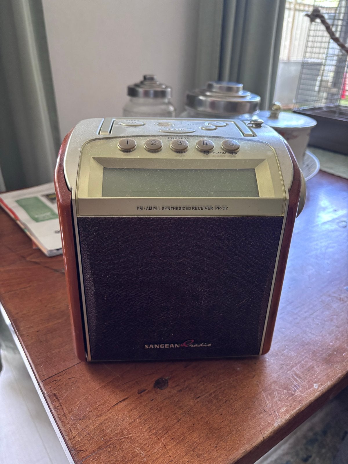 Sangean Radio FM/AM PLL Synthesized Receiver PR-D2, Ophalen of Verzenden, Gebruikt, Radio