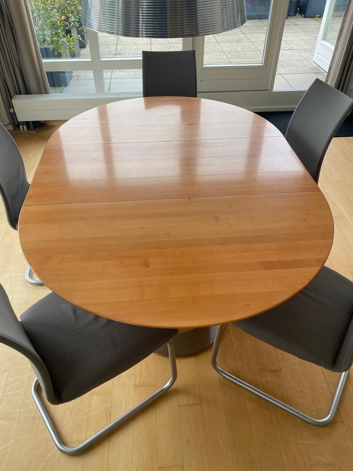 Kersenhouten ronde/ovale eettafel van merk Domino, Ophalen, Gebruikt, 100 tot 150 cm, Vijf personen of meer