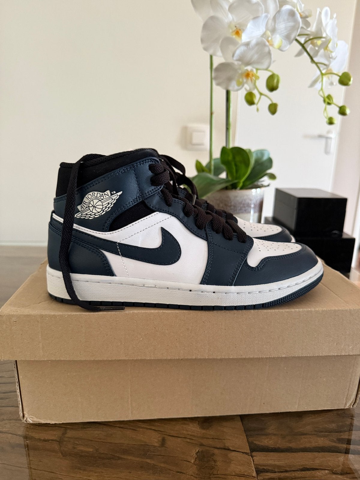 Jordan 1 Mid Armory Navy 40, Kleding | Heren, Ophalen of Verzenden, Nieuw, Blauw
