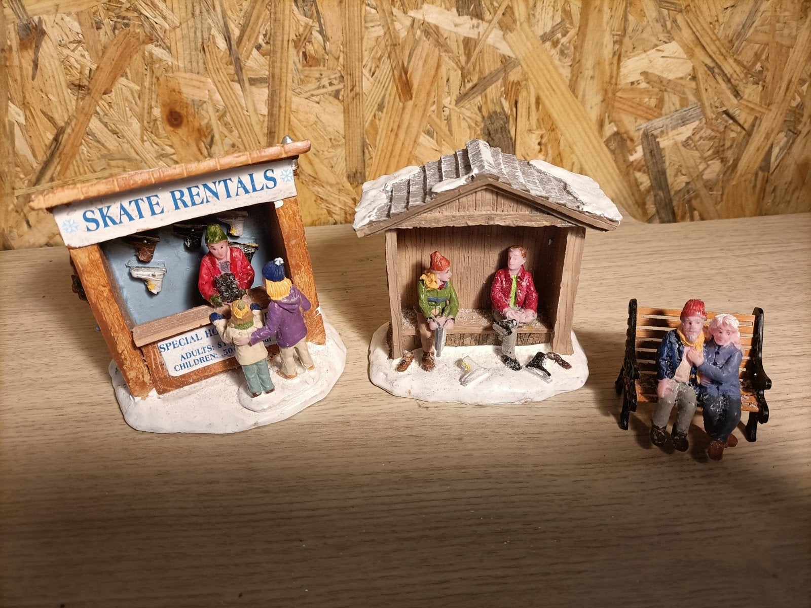 Lemax Skate Rentals (03849), Diversen, Kerst, Ophalen of Verzenden, Gebruikt