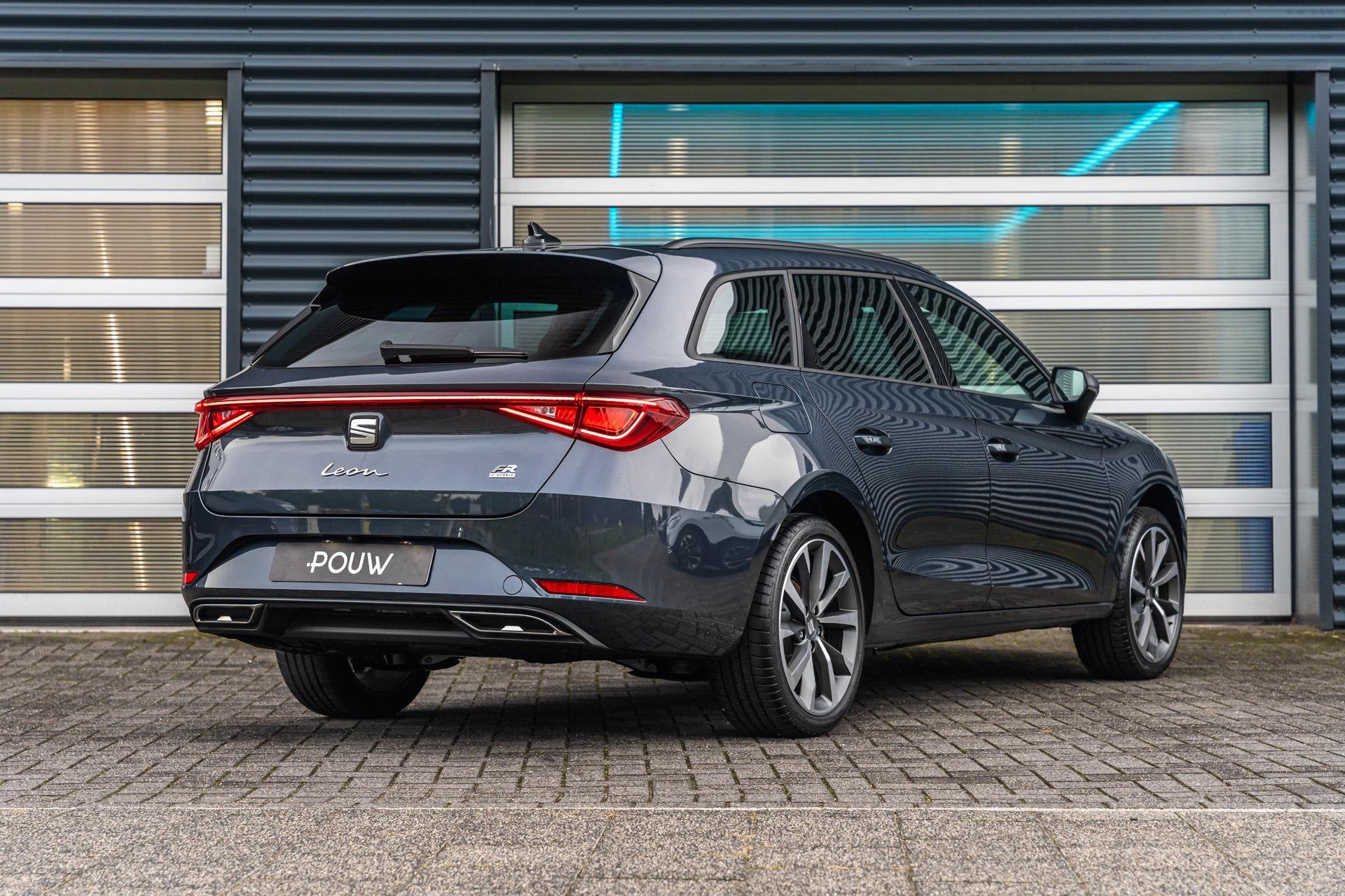 SEAT Leon Sportstourer 1.5 TSI 204pk DSG e-Hybrid FR Busines, Auto's, 12 maanden, Stof, 4 cilinders, 26 kWh