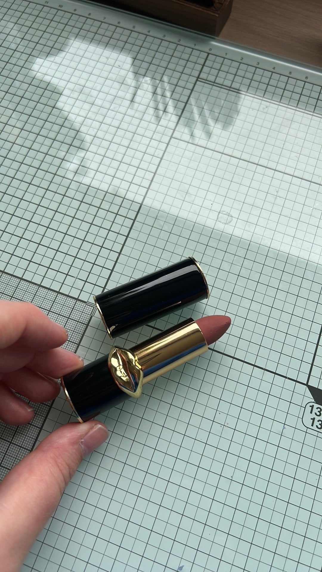Pat mcgrath lipstick in divine rosé, Ophalen of Verzenden, Zo goed als nieuw, Roze, Lippen
