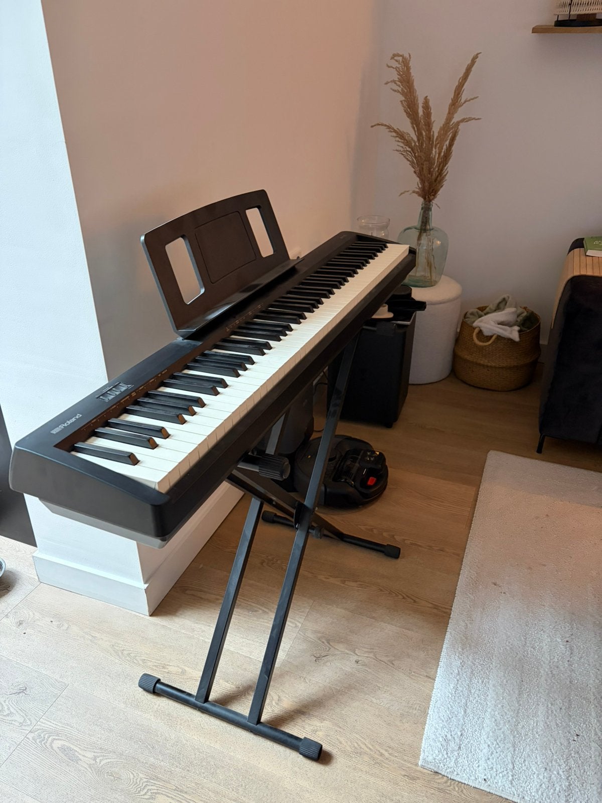 Roland FP-10 digitale piano + accessoires, Ophalen, Gebruikt, Zwart, Piano