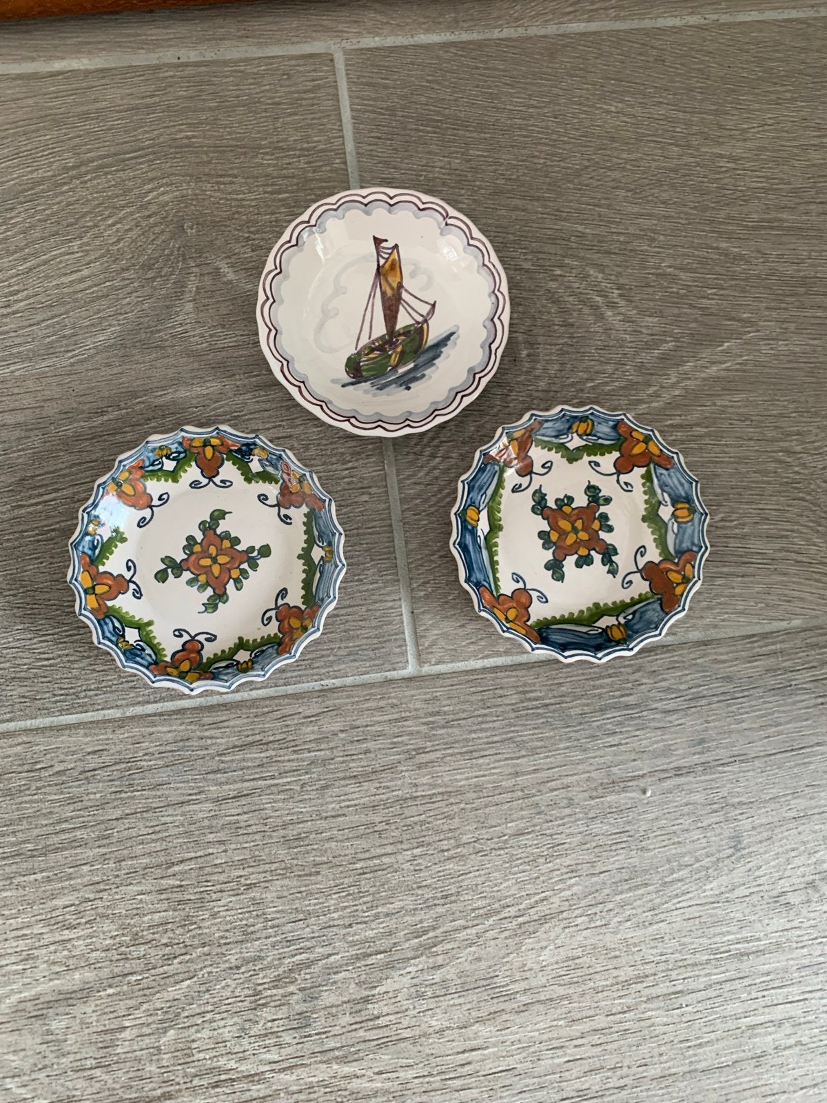 3 Makkum bordjes - handgeschilderd, Antiek en Kunst, Antiek | Wandborden en Tegels, Ophalen