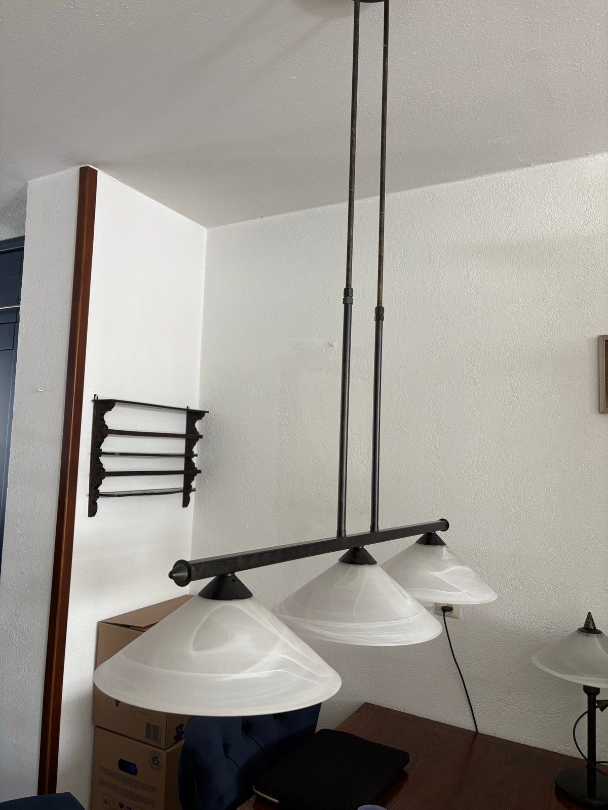 Hanglamp met 3 glazen kappen - Modern design, Huis en Inrichting, Lampen | Hanglampen, Ophalen, Gebruikt, Glas, E27 (groot)