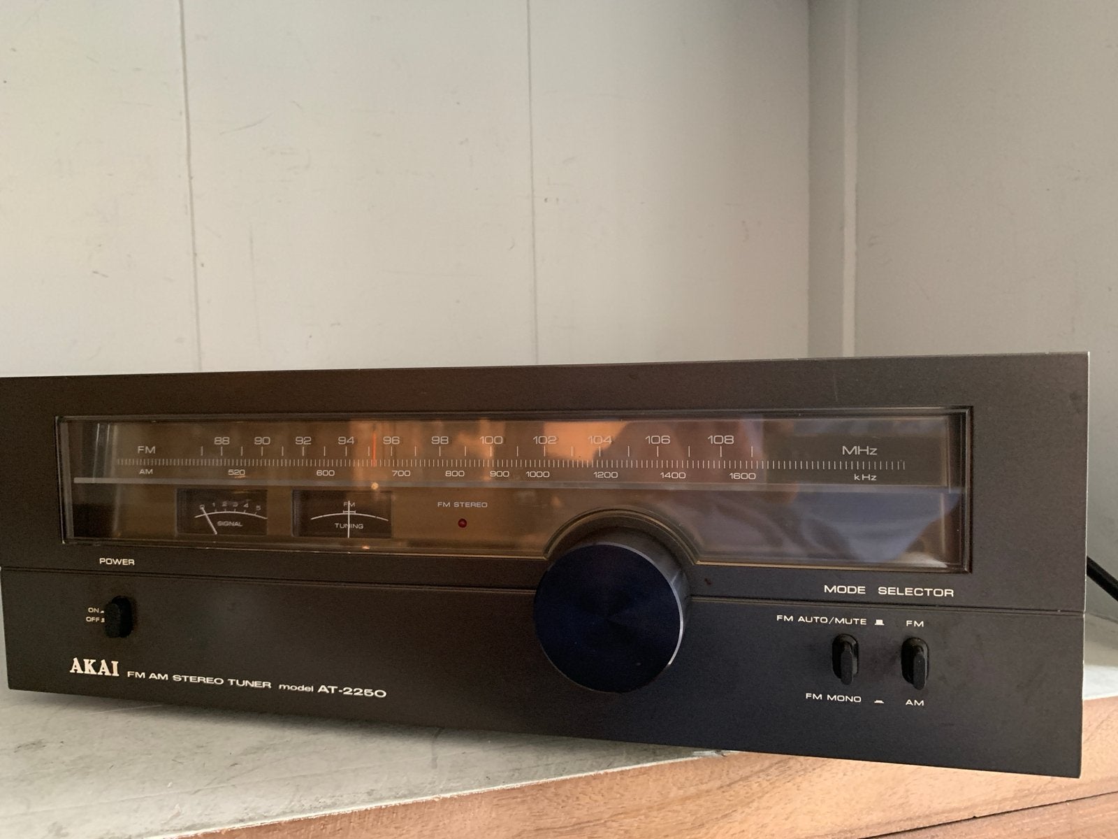 Akai AT-2250 FM AM Stereo Tuner - Vintage Audio 1978, Ophalen of Verzenden, Gebruikt, Analoog