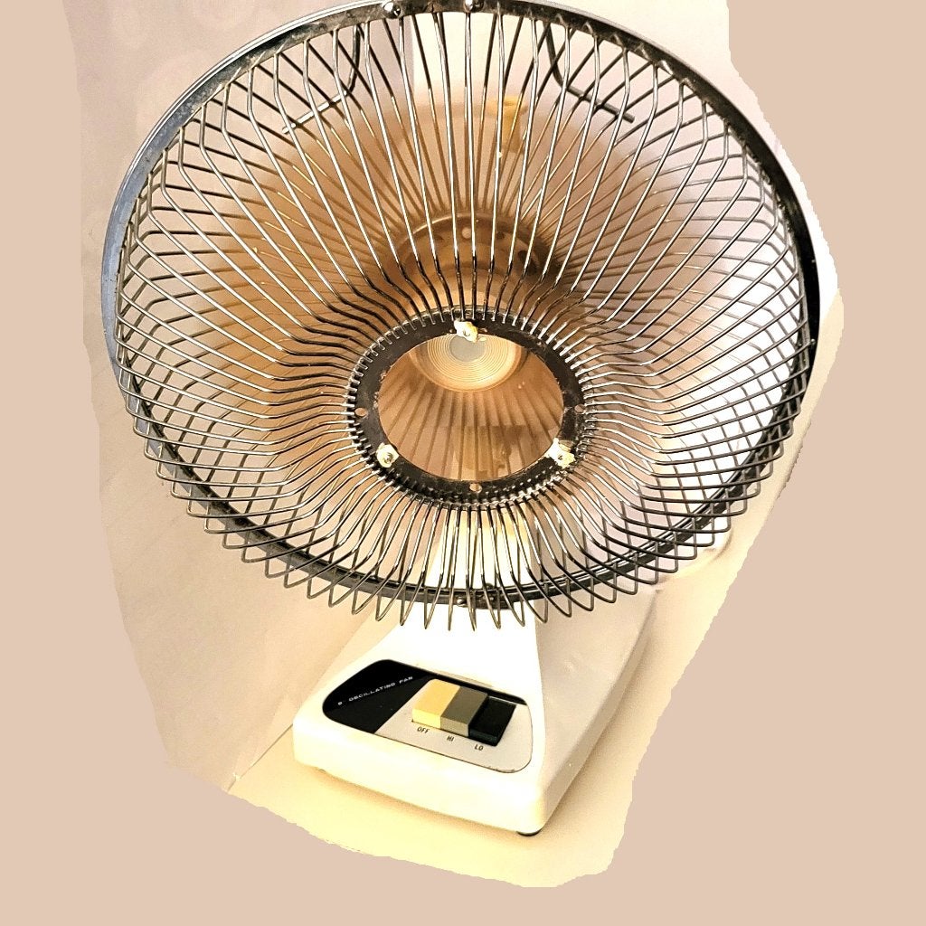 De oude ventilator is voor reserveonderdelen of reparatie., Witgoed en Apparatuur, Ventilatoren, Ophalen of Verzenden, Niet werkend
