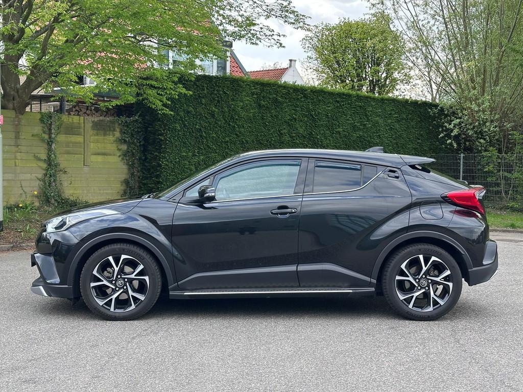 Toyota C-HR 1.8 Hybrid Dynamic Camera*Trekhaak*Navigatie*Cru, Euro 6, 4 cilinders, Zwart, 26 km/l