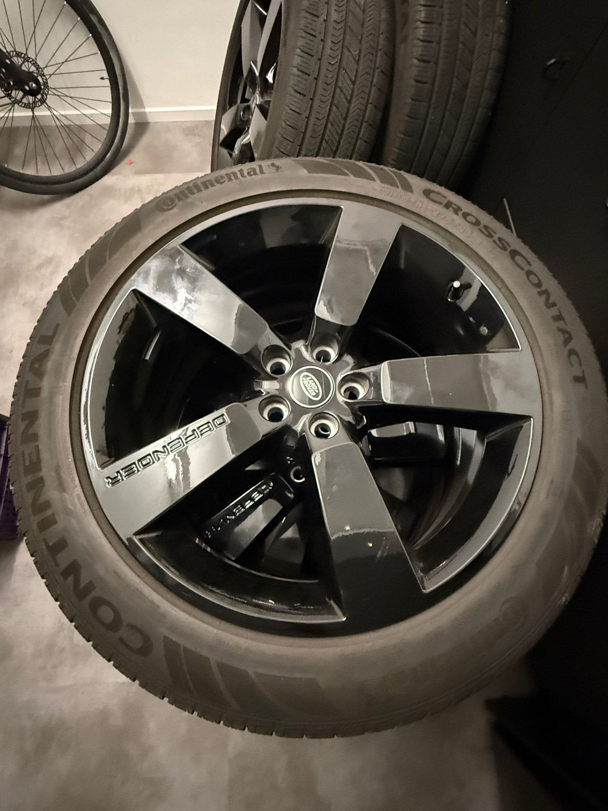 LandRover Defender orginele 22” velgen met zomerbanden, Auto-onderdelen, Ophalen, Gebruikt, 275 mm, Banden en Velgen