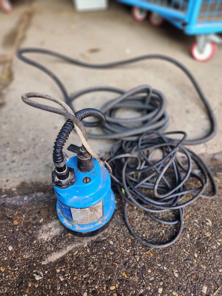 WB23 - Dompelpomp, werkend, Ophalen, Gebruikt, Elektrisch, Dompelpomp