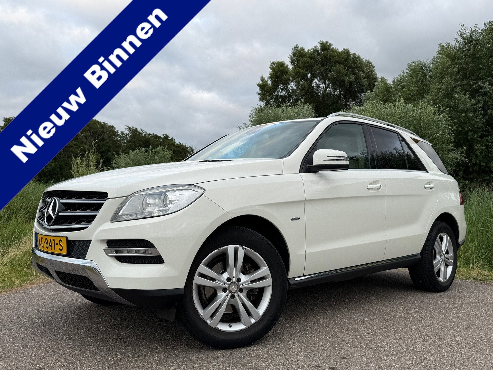Mercedes-Benz M-klasse 350 Automaat | Schuif-/Kanteldak | Le, Auto's, Mercedes-Benz, Automaat, Gebruikt, Beige, 138 €/maand