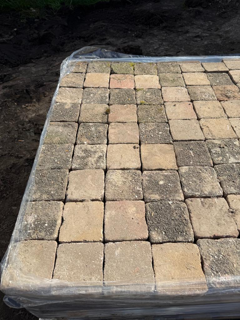 Diverse stenen: tuintegels (10x10, 12x12cm) en waaltjes, Tuin en Terras, Gebruikt, Klinkers, Ophalen of Verzenden, 10 m² of meer