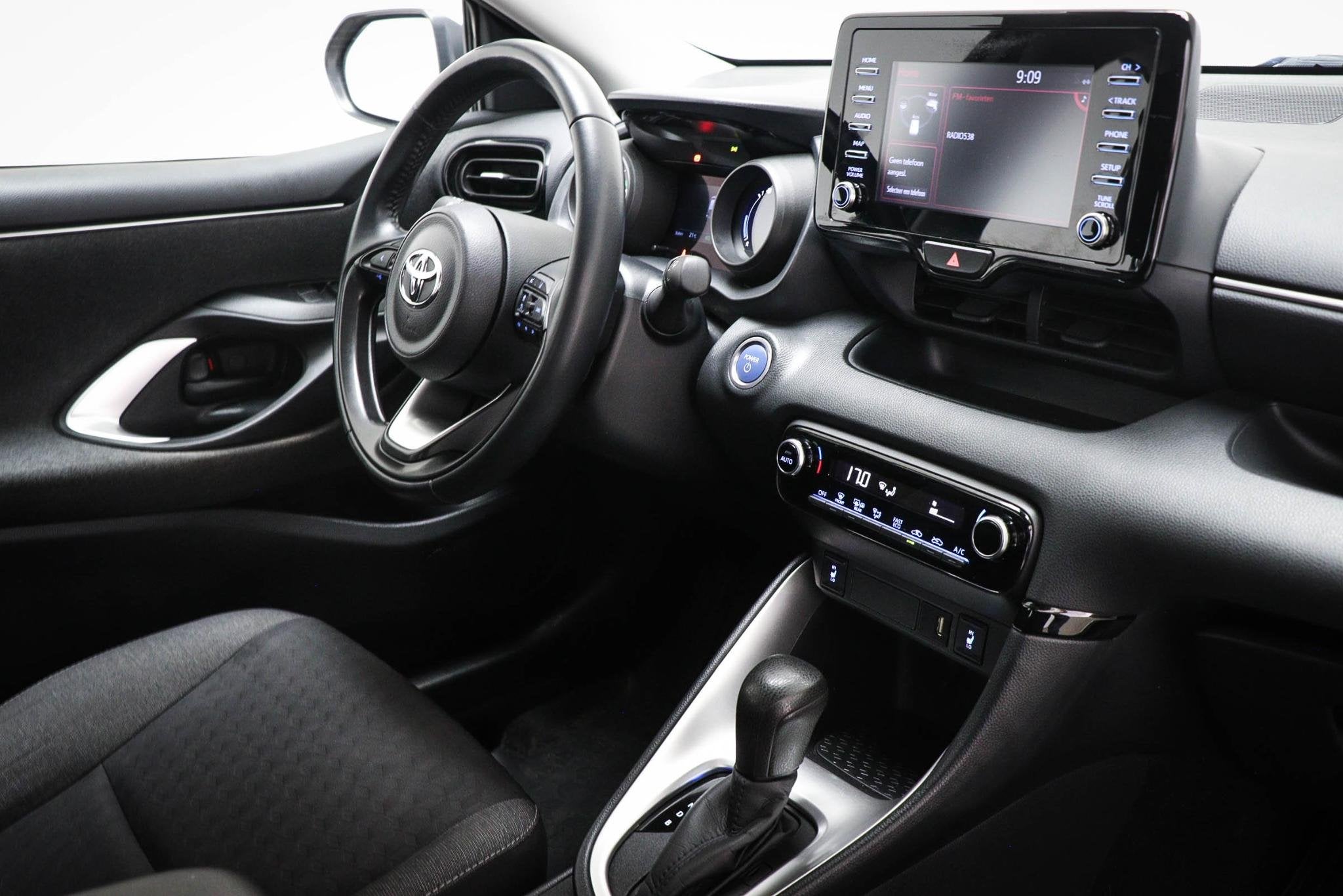 Toyota Yaris 1.5 Hybrid Dynamic | STOELVERWARMING LED | CIMA, Gebruikt, Met garantie (alle), 1490 cc, Bedrijf