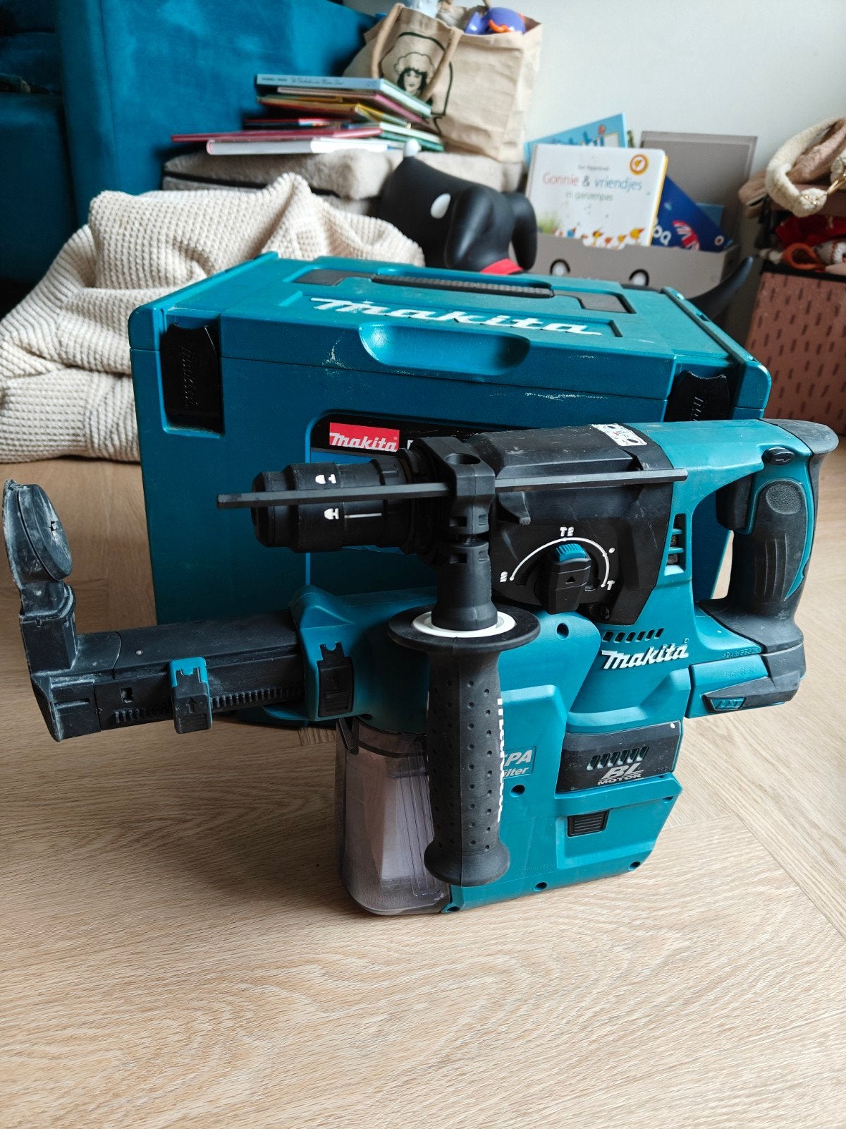 Makita DHR243 Boorhamer met DX02 Stofafzuiging, 600 watt of meer, Boor- en/of Breekhamer, Ophalen of Verzenden, Zo goed als nieuw