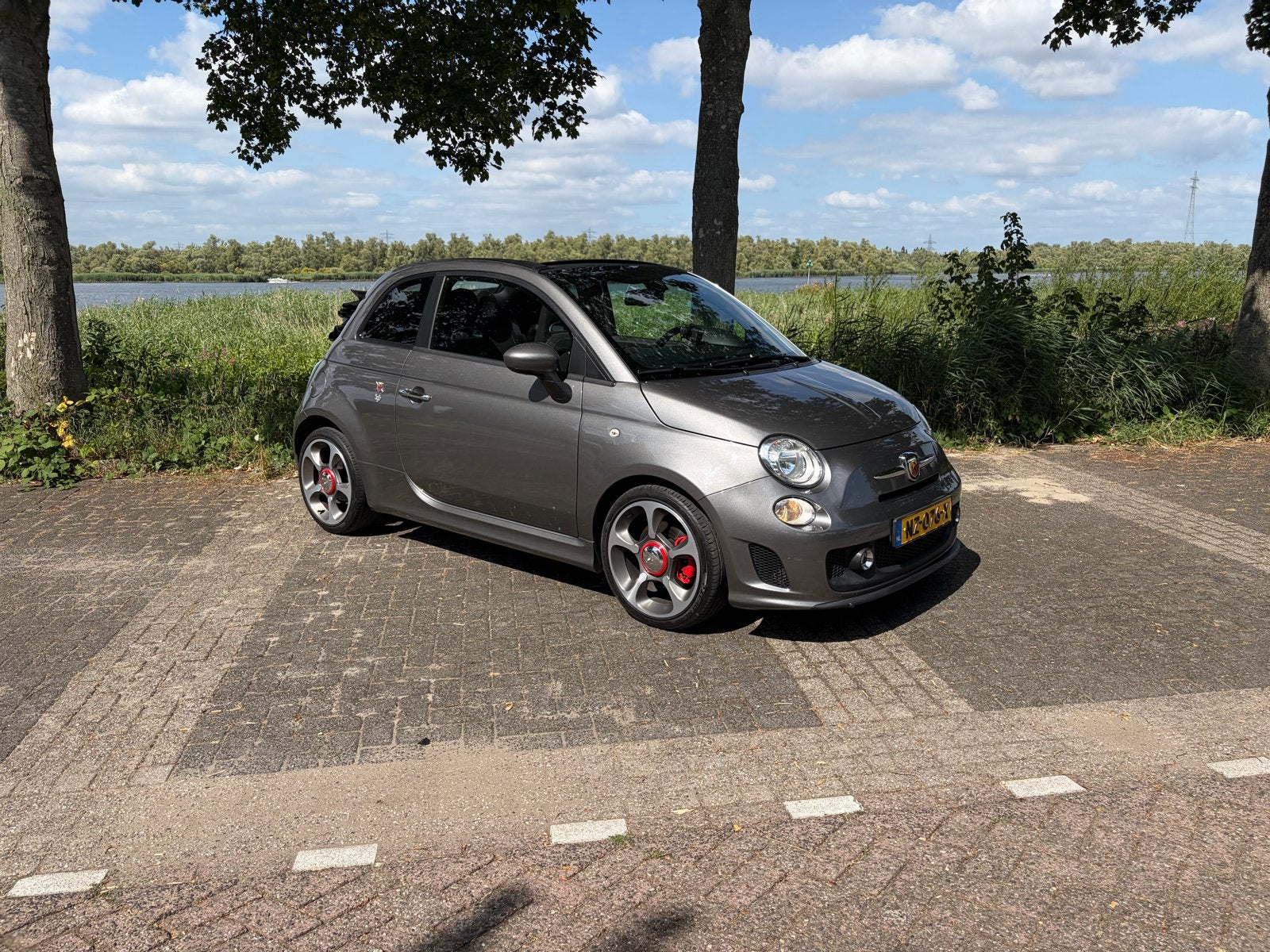 Fiat 500C 1.4 T-jet Abarth 2016 Cabrio Grijs lage km, Voorwielaandrijving, Stof, 40 €/maand, 4 cilinders
