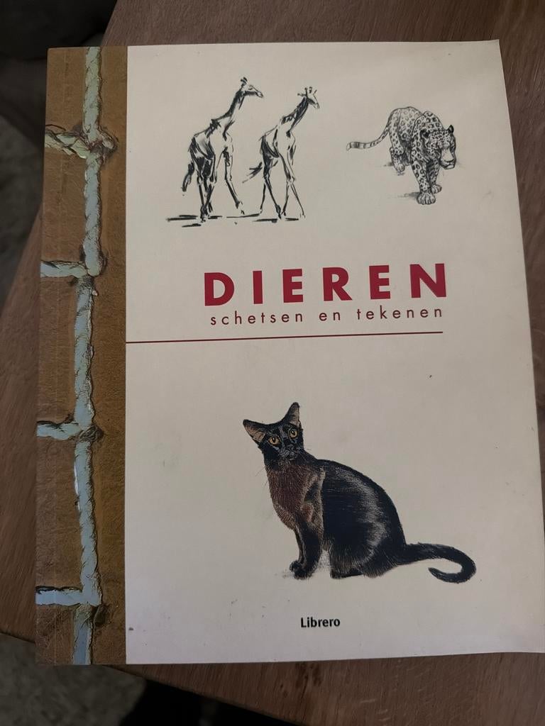WK7.  Dieren schetsen en tekenen - Leerboek Librero, Ophalen of Verzenden, Zo goed als nieuw, Boek of Gids