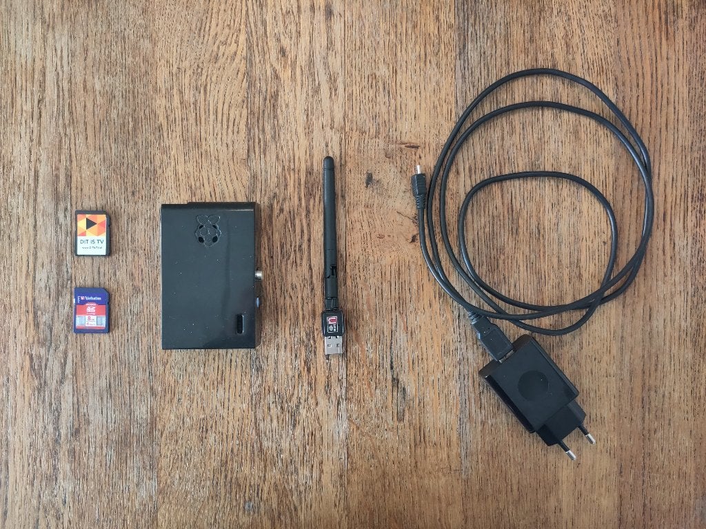 Raspberry Pi Model B met Wi-Fi, 8GB SD Pi OS en Ditistv/XMBC, Gebruikt, Minder dan 4 GB, 8 GB, Minder dan 2 Ghz