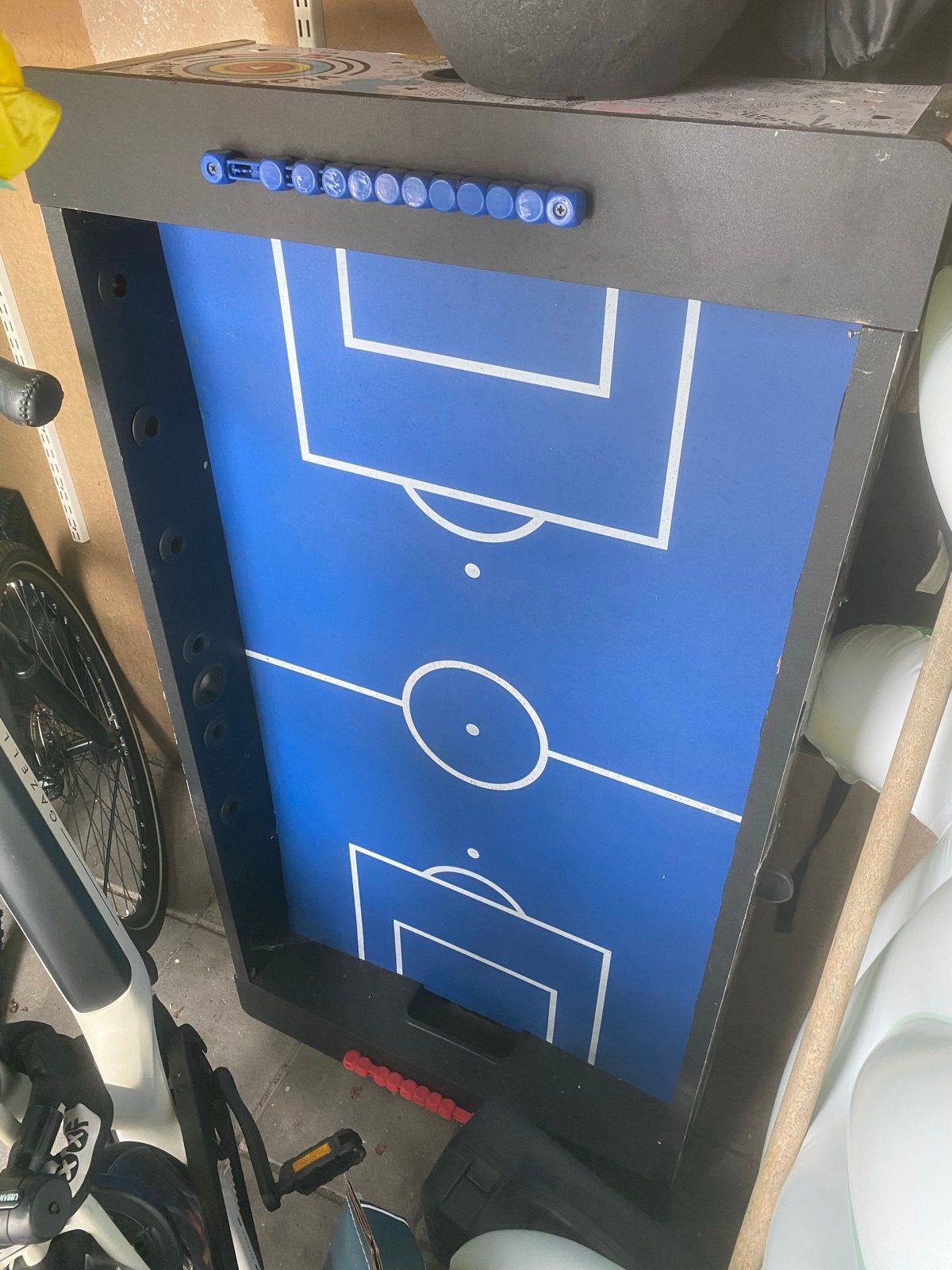 Voetbaltafel met poten en spelers, Ophalen, Gebruikt