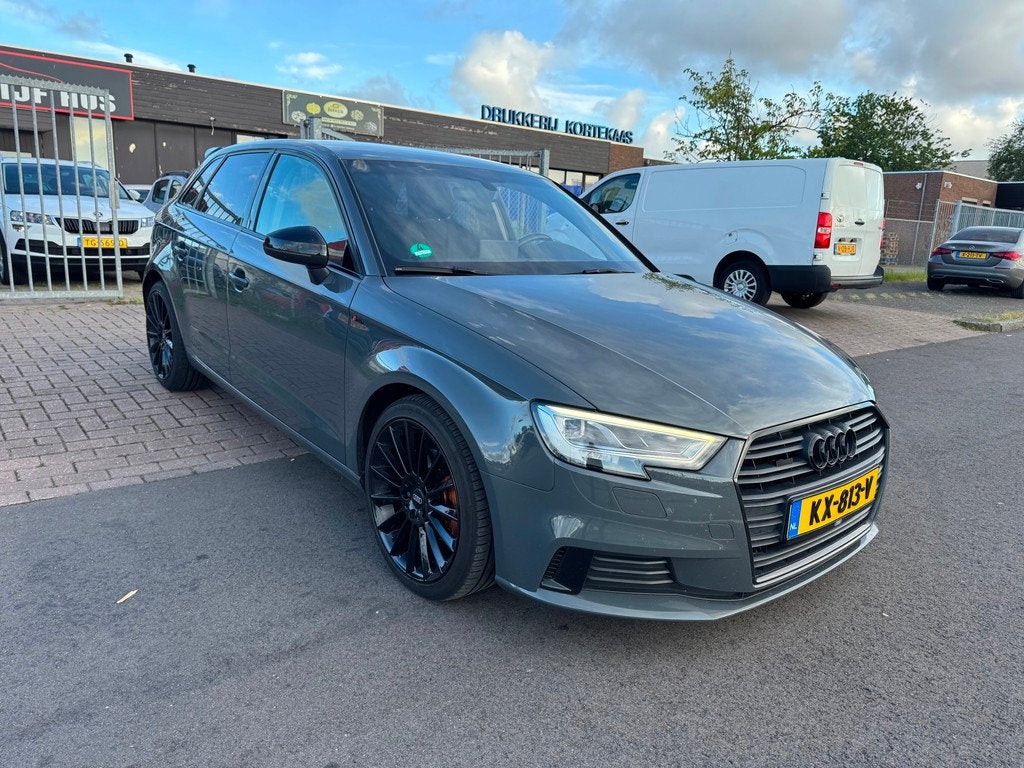 Audi A3 Sportback 1.6 TDI DSG-AUTOMAAT XENON/NAVICLIMA, Gebruikt, 4 cilinders, Origineel Nederlands, Bedrijf